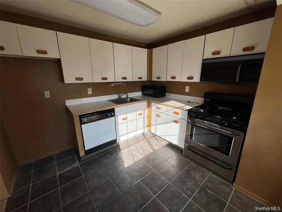 45 Newbrook Lane #45, Bay Shore, NY 11706 - Image #3