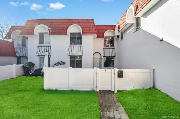 754 Blue Ridge Drive, Medford, NY 11763