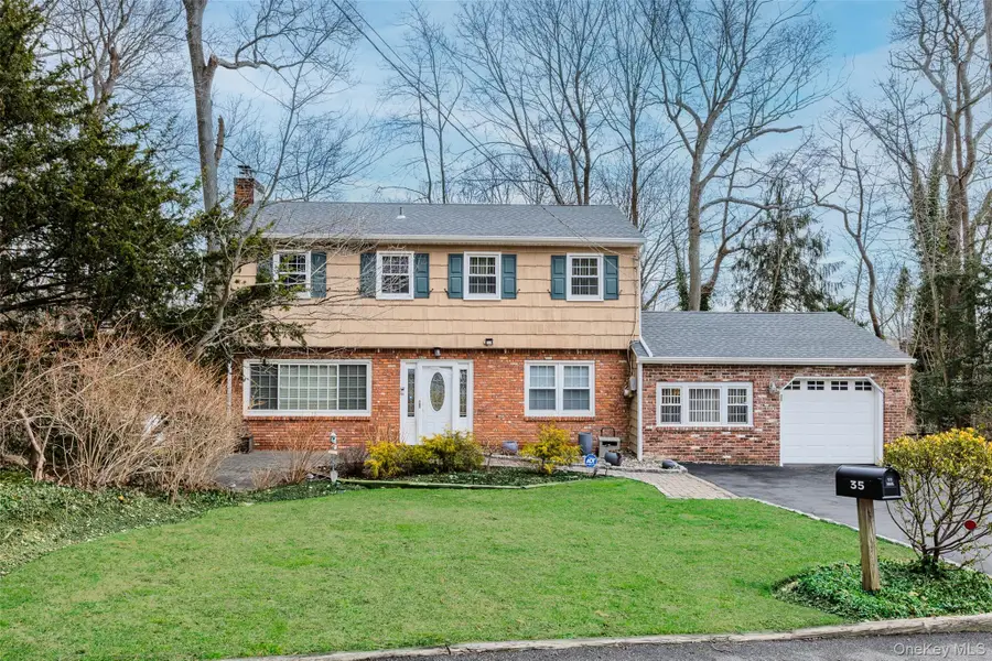 35 High Hills Lane, Huntington Station, NY 11746 - #3