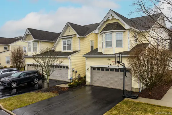 59 Woodside Knolls Drive, Middletown, NY 10940