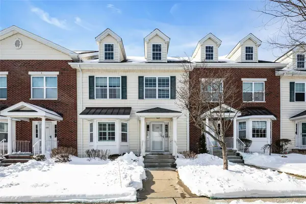 110 Brattle Circle, Melville, NY 11747