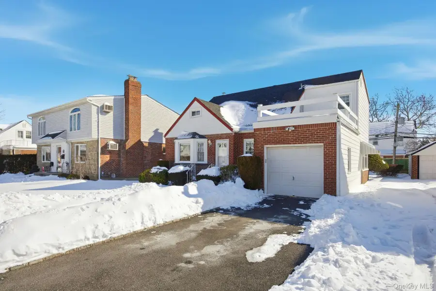 54 Aberdeen Road, New Hyde Park, NY 11040 - Image #3