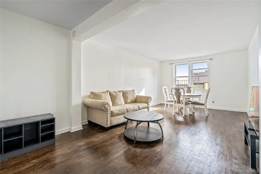 24 Mulford Place #4B, Hempstead, NY 11550 - Image #2