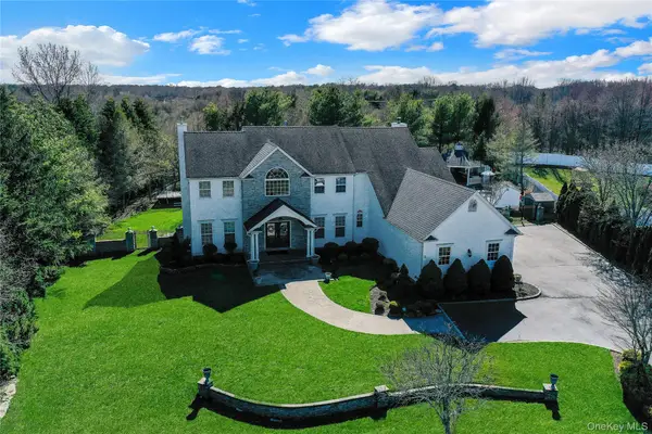 92 Sweetgum Lane, Miller Place, NY 11764