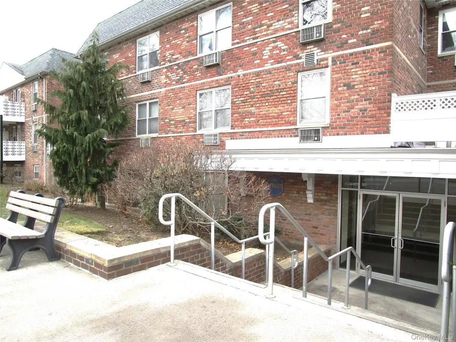 40 Daley Place #227, Lynbrook, NY 11563 - Image #2