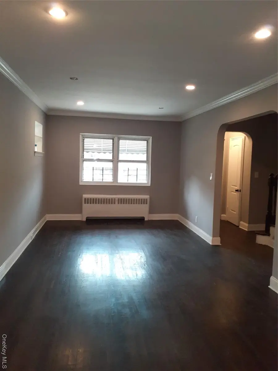 1042 E 233rd Street, Bronx, NY 10466 - Image #2