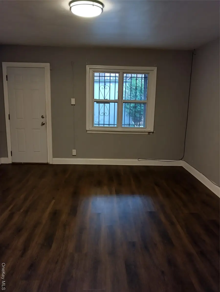 1042 E 233rd Street, Bronx, NY 10466 - Image #3