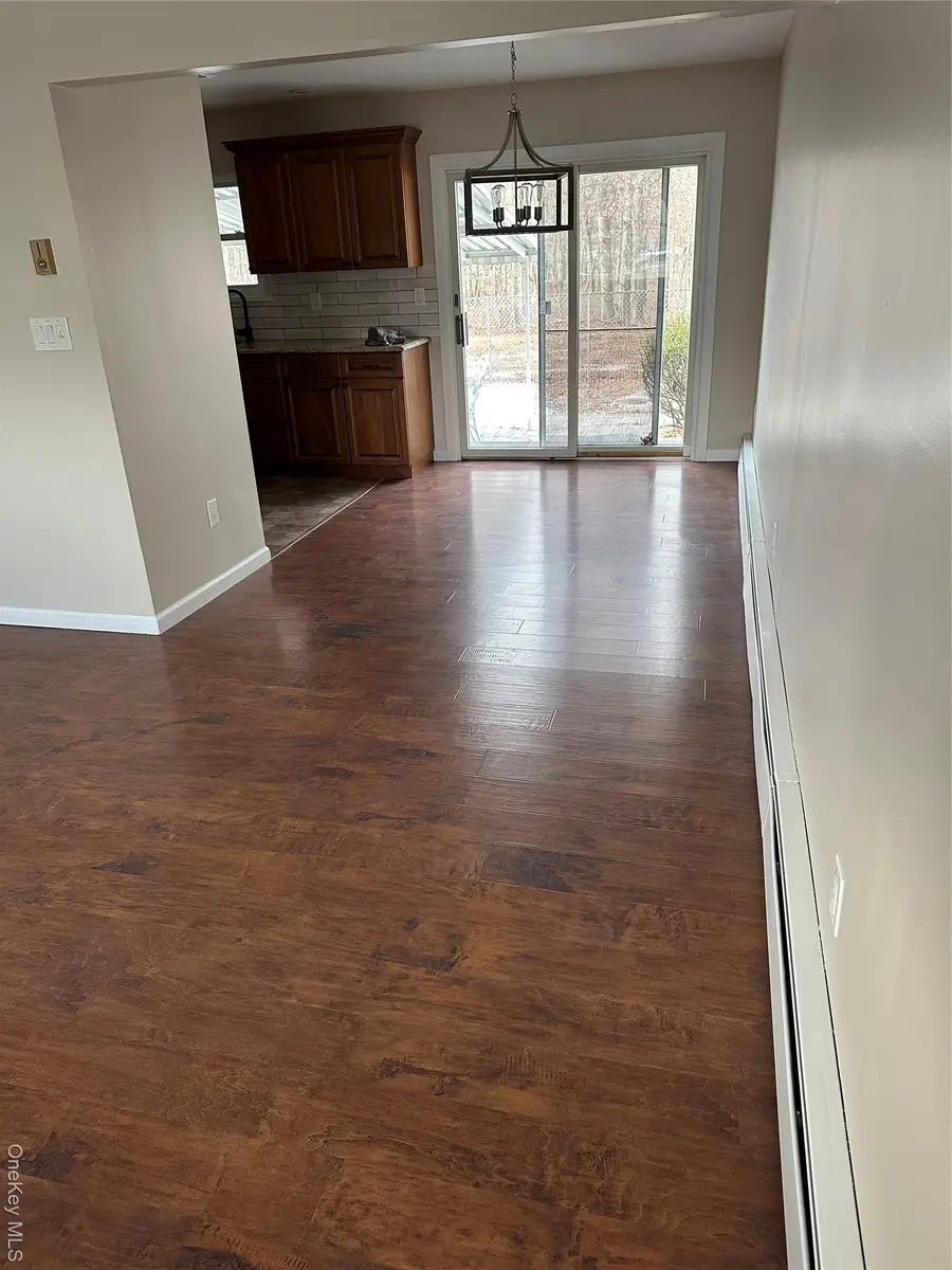 10 Shiloh Court, Coram, NY 11727 - Image #3