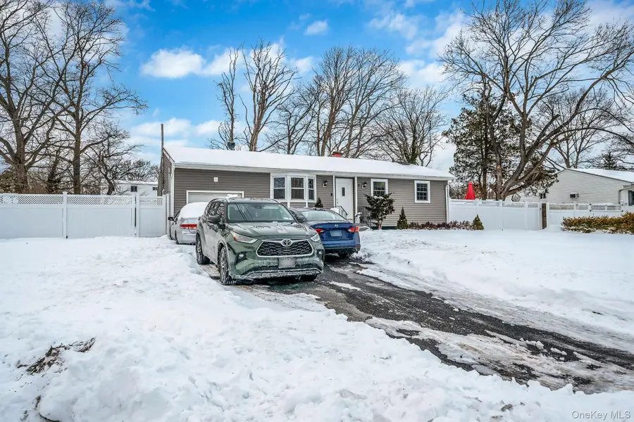 9 Amfer Court, Bay Shore, NY 11706 - Image #2