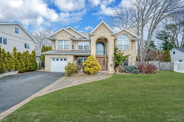 120 Waldo Street, Copiague, NY 11726