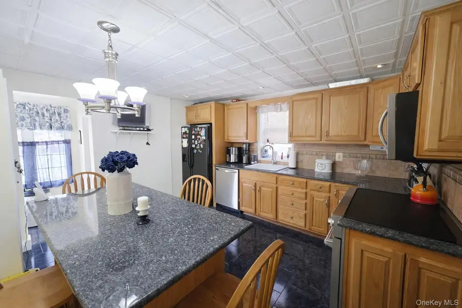 2725 Fenton Avenue, Bronx, NY 10469 - Image #3