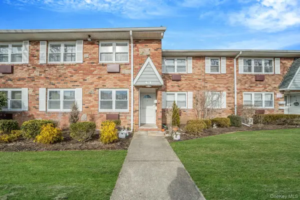 100 Connetquot Avenue #7, East Islip, NY 11730