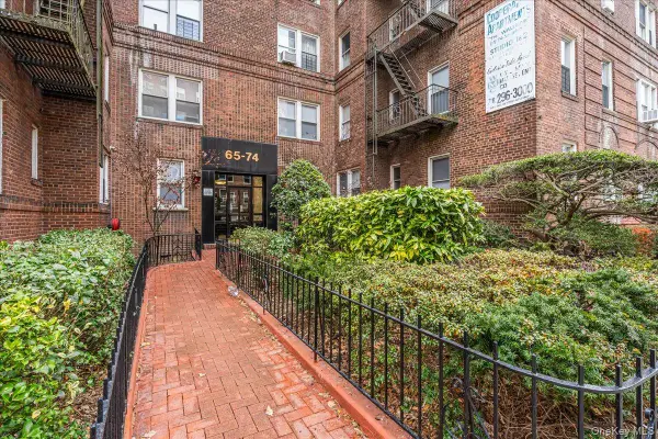 65-74 Saunders Street #6J, Rego Park, NY 11374