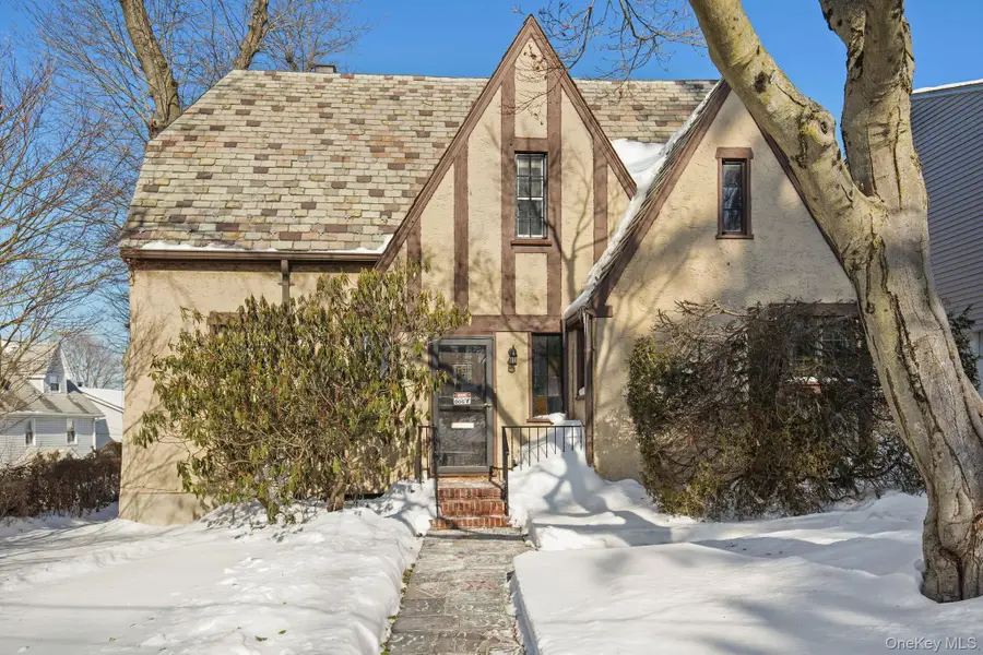 19 Surrey Lane, Yonkers, NY 10710 - Image #2