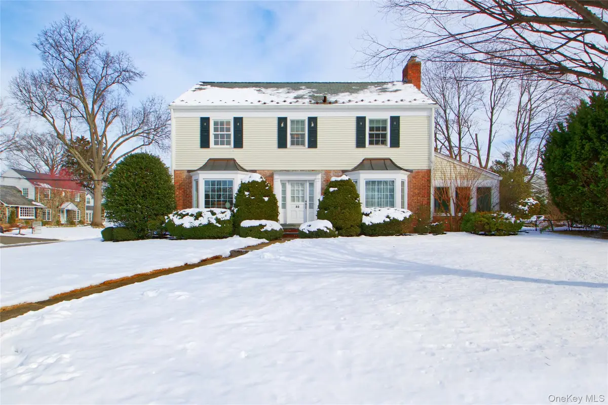 32 Barnard Place, Manhasset, NY 11030 - Image #1