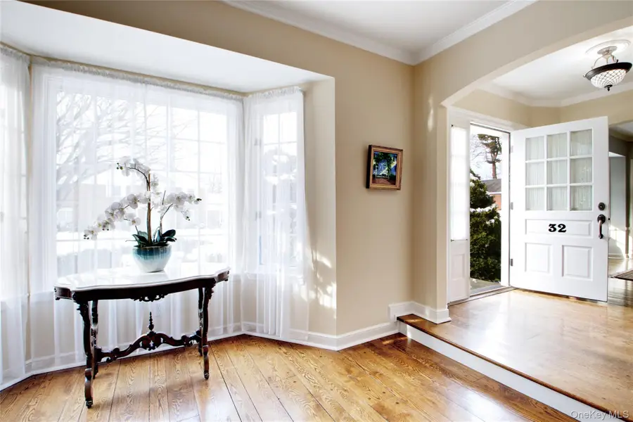 32 Barnard Place, Manhasset, NY 11030 - Image #2