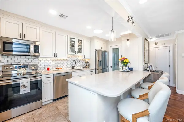 203 Cabot Court S, Saint James, NY 11780