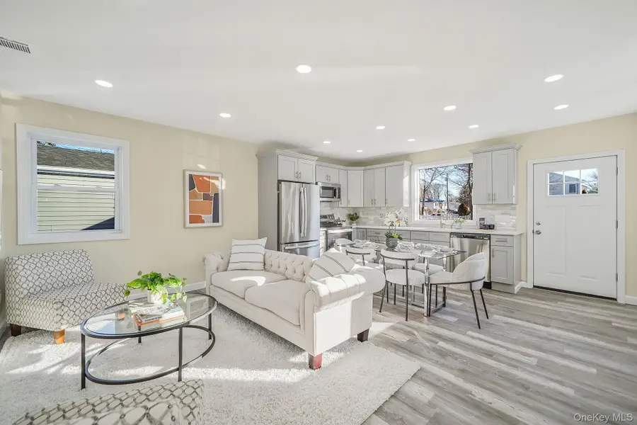 96 Toomey Road, West Islip, NY 11795 - Image #3