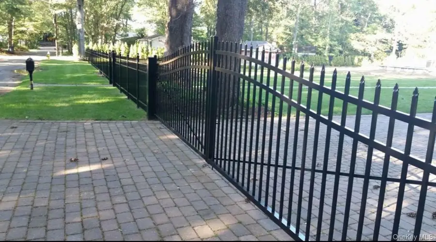 21 Masem Court, Medford, NY 11763 - Image #3