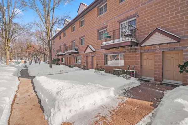 29 Klint Court, Nanuet, NY 10954