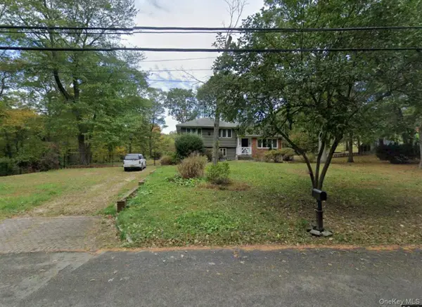 13 Ingold Drive, Dix Hills, NY 11746