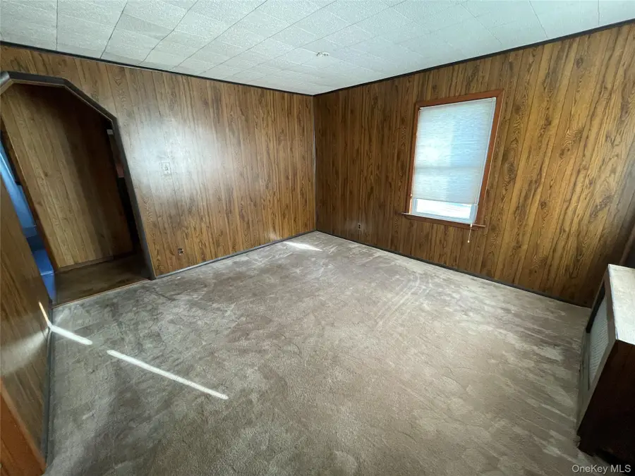 20 Wyona Avenue, Lindenhurst, NY 11757 - Image #3