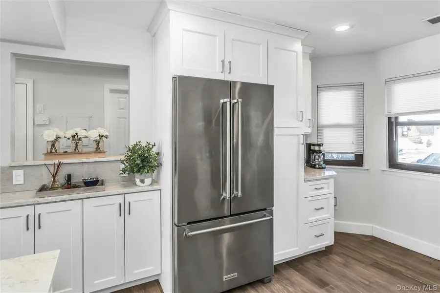 6 Cold Harbour Lane, Woodbury, NY 11797 - Image #3