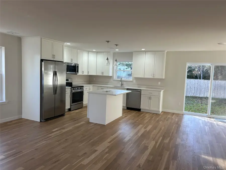 20 10th Street, Ronkonkoma, NY 11779 - #3