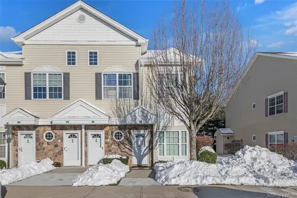 286 Spring Drive #286, East Meadow, NY 11554