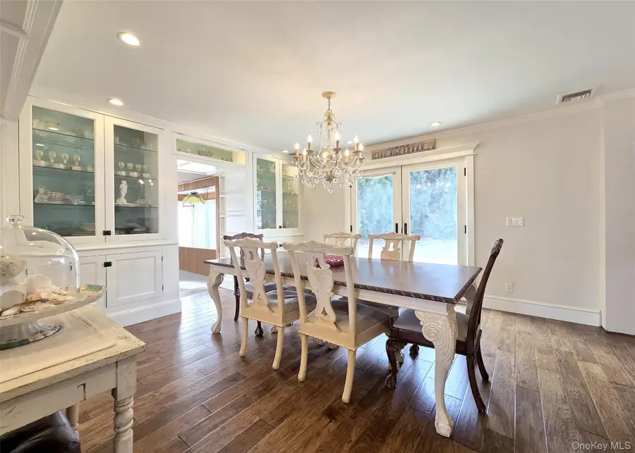 410 Greene Avenue, Sayville, NY 11782 - Image #3