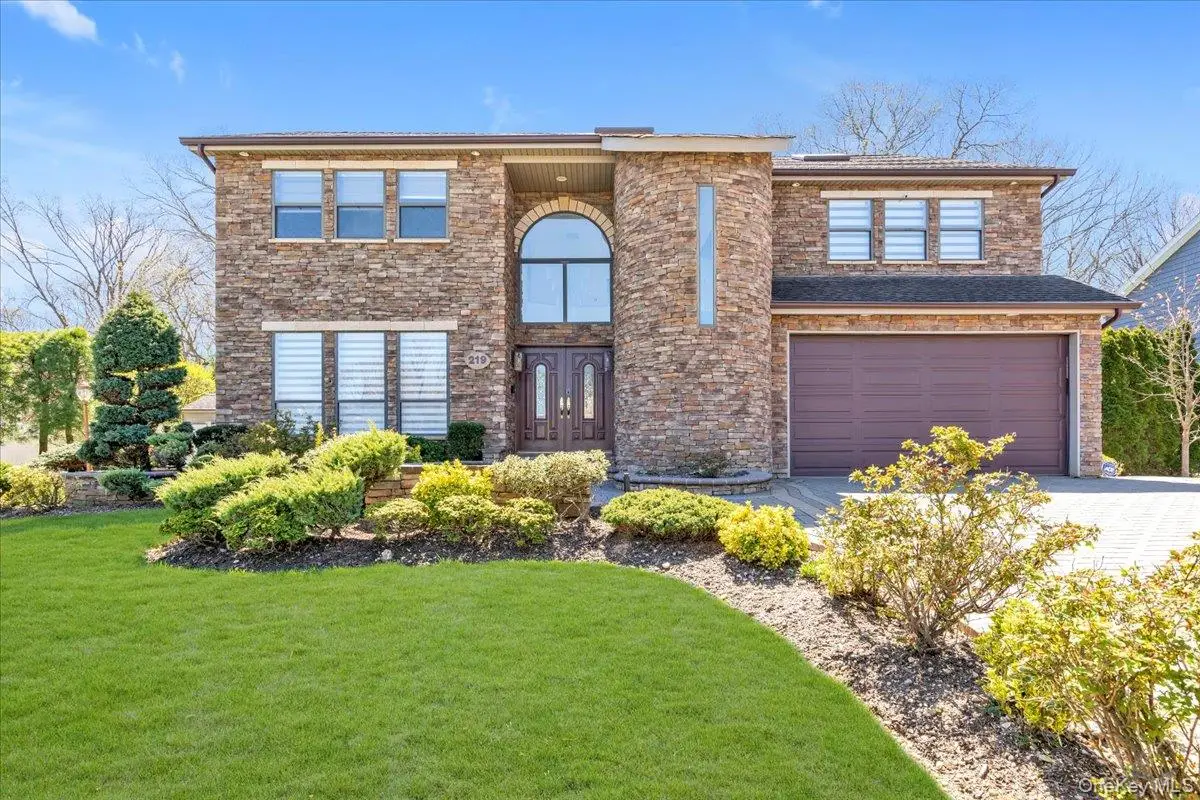 219 Carnation Drive, Farmingdale, NY 11735 - #1