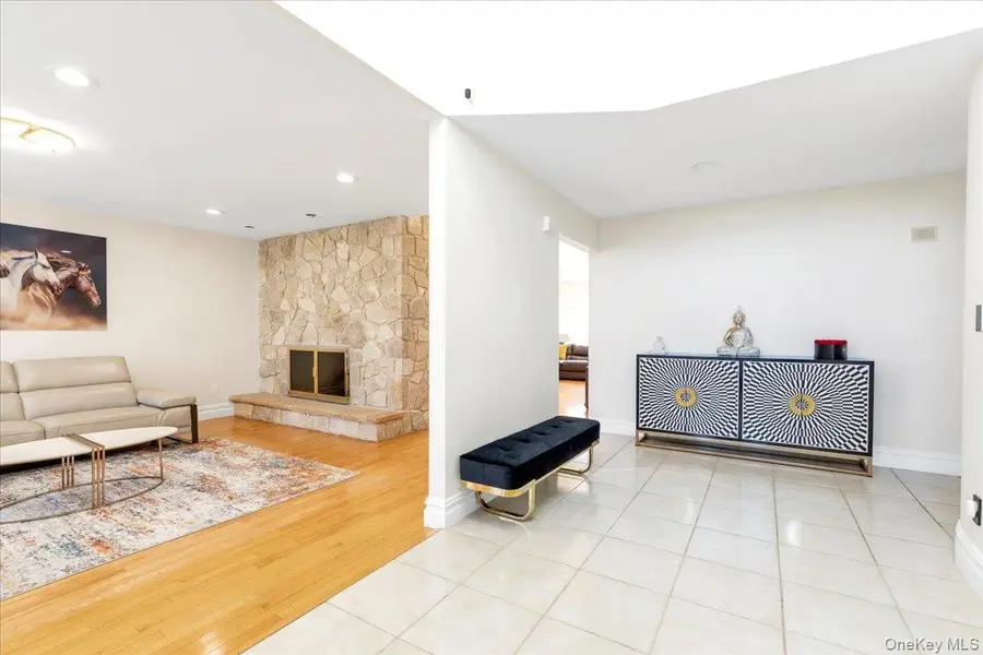 219 Carnation Drive, Farmingdale, NY 11735 - #3