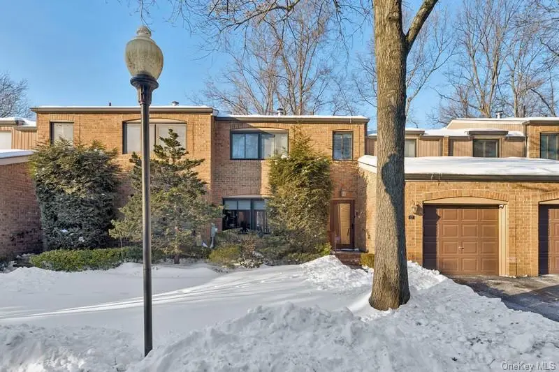 17 Windsor Gate Drive, North Hills, NY 11040 - #1