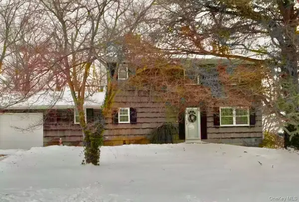 16 Ave J, Ronkonkoma, NY 11779