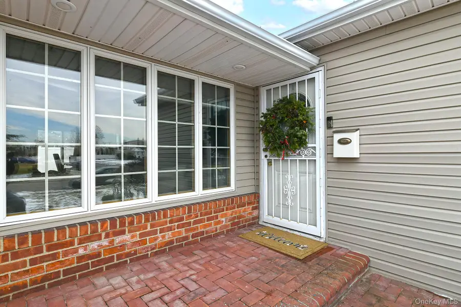 18 Vassar Lane, Hicksville, NY 11801 - Image #3