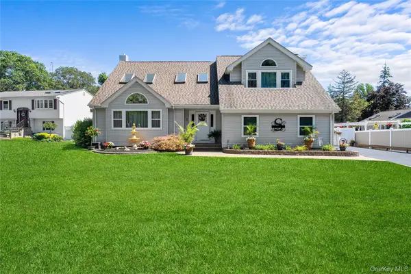 3 Crystal Brook Court, Islip, NY 11751