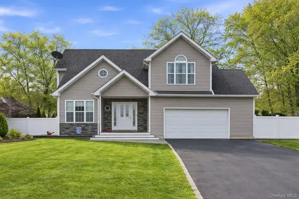 4 Macintosh Lane, Selden, NY 11784