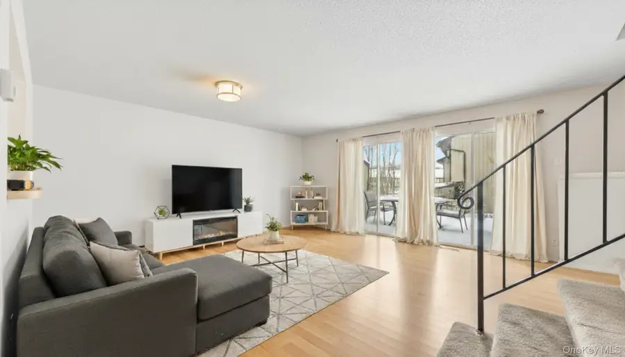 1006 Chelsea Cove S, Hopewell Junction, NY 12533 - #2