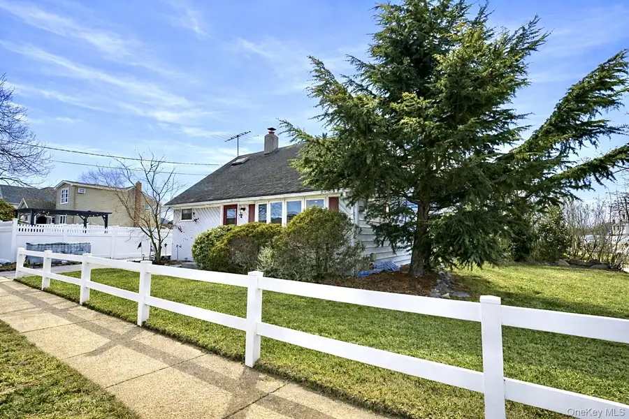 32 Saint Marks Place, Massapequa, NY 11758 - Image #2