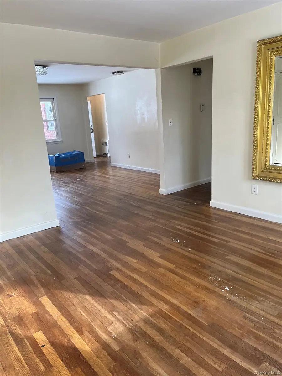 1046 Little Neck Avenue, North Bellmore, NY 11710 - Image #2