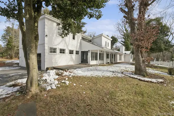 549 Woodbury Road, Cold Spring Harbor, NY 11724