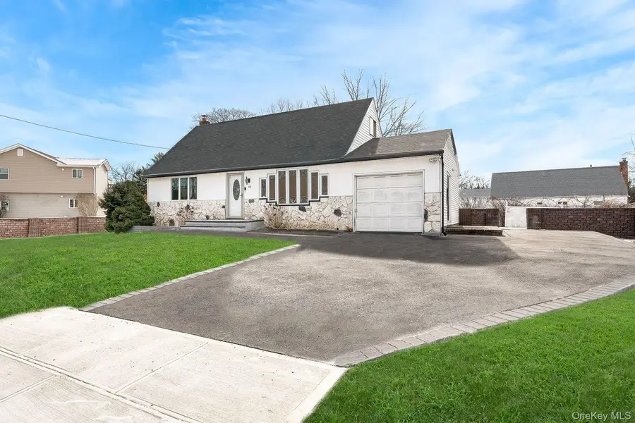 42 Ronald Drive N, Amityville, NY 11701 - Image #3