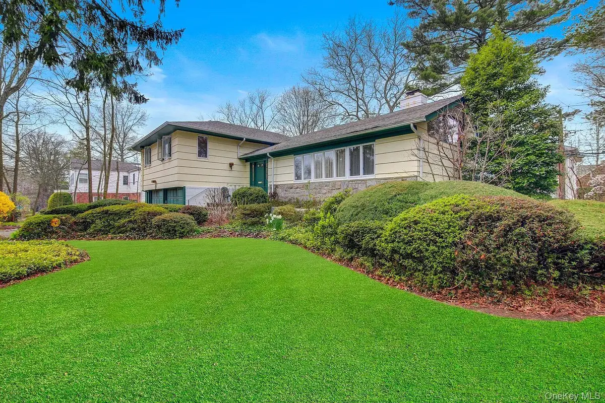 25 North Drive, Great Neck, NY 11021 - Image #1