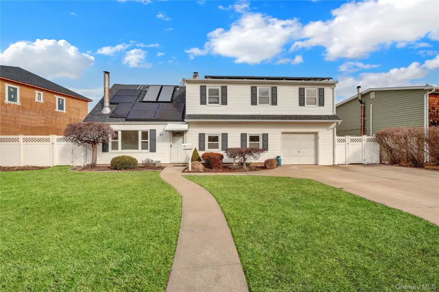 31 Bluespruce Road, Levittown, NY 11756 - Image #2