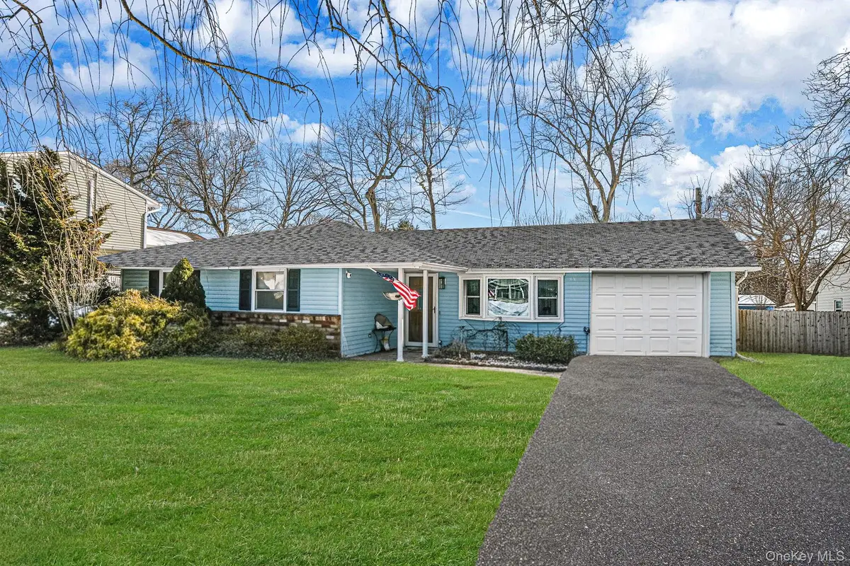 14 Mount Wilson Avenue, Farmingville, NY 11738 - #1