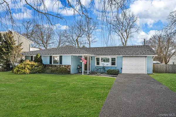 14 Mount Wilson Avenue, Farmingville, NY 11738