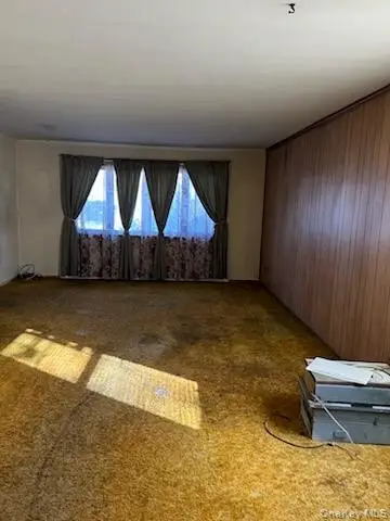 7950 262nd Street, Glen Oaks, NY 11004 - Image #3