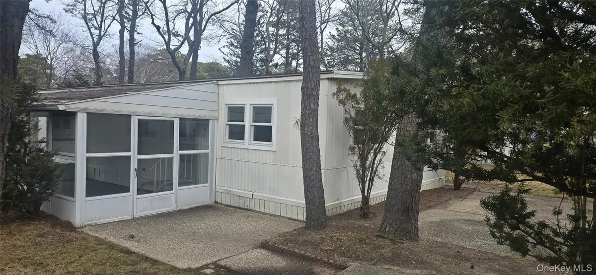 525 Riverleigh Ave Unit 116, Riverhead, NY 11901 - Image #1