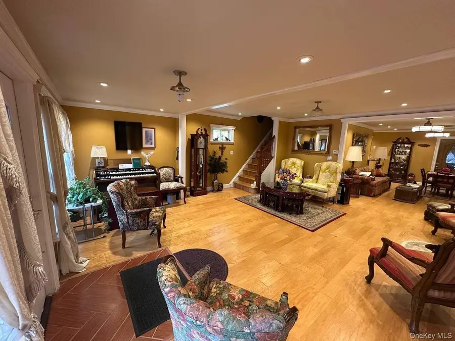 19153 115th Road, Saint Albans, NY 11412 - Image #2