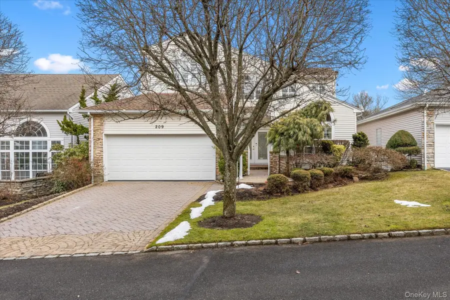 209 Windwatch Drive, Hauppauge, NY 11788 - Image #2